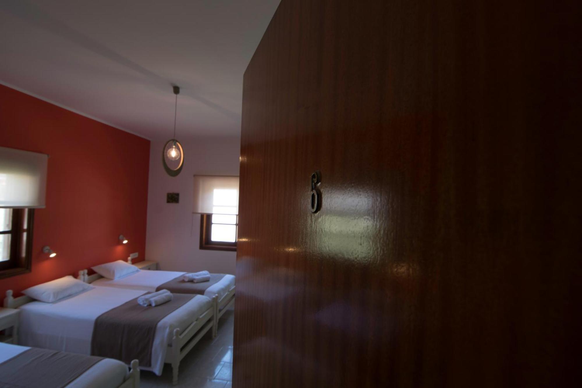 Niki Rooms Palaiochora Quarto foto