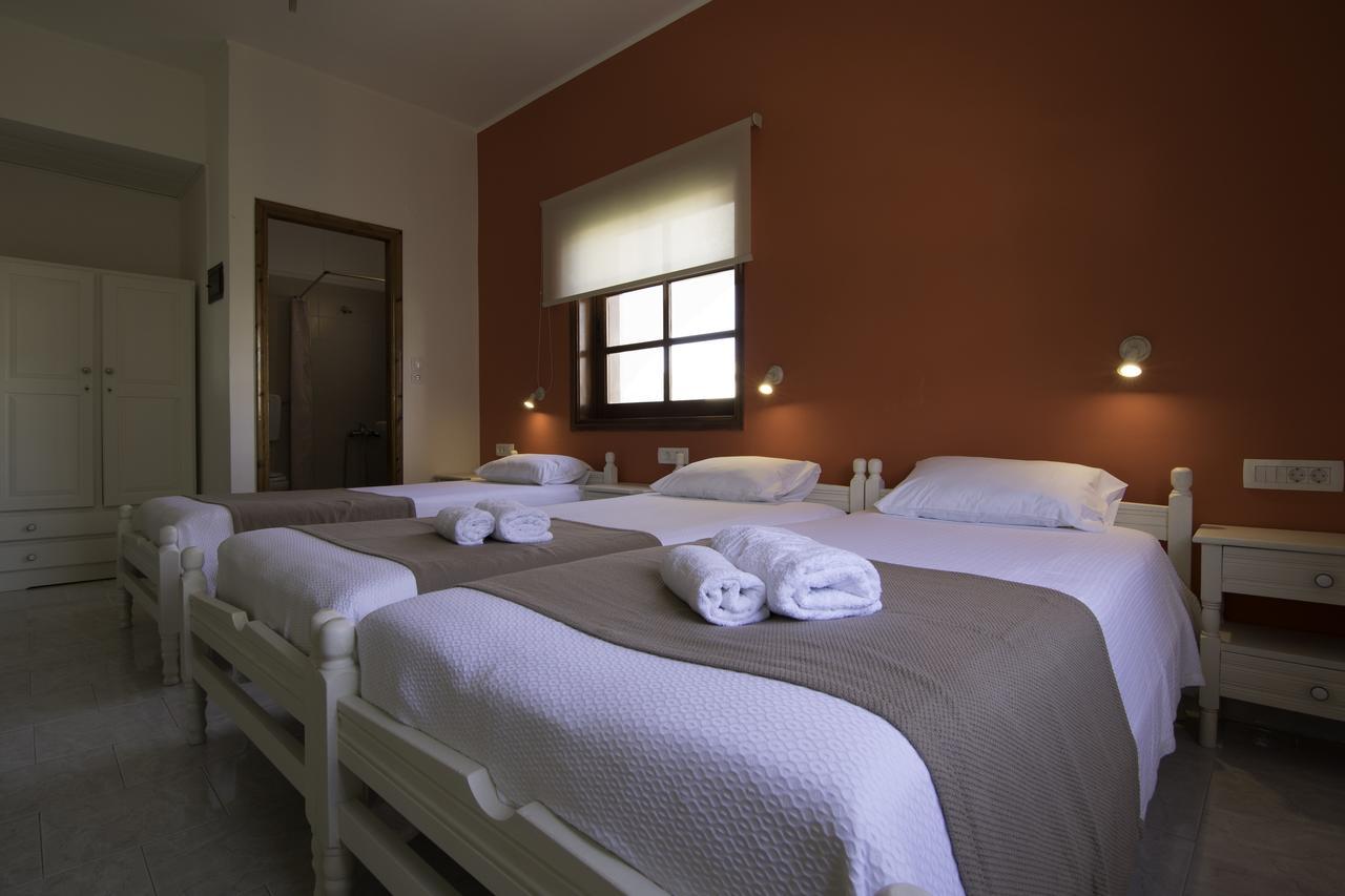 Niki Rooms Palaiochora Exterior foto